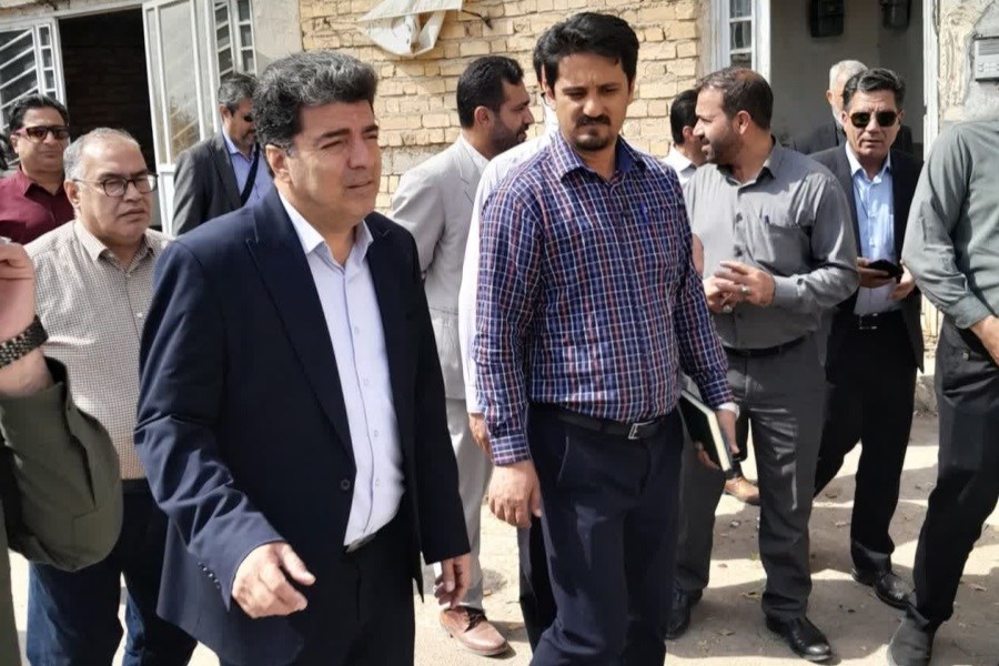 مدیر کل بنیاد مسکن انقلاب اسلامی استان فارس در مناطق آسیب دیده از زمین لرزه خان زنیان حضور یافت