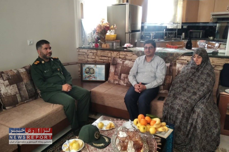 چشم و چراغ این مملکت خانواده معظم شهدا هستند