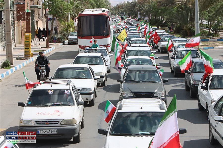 نمایش وحدت و اقتدار ملی  پرچم ایران برافراشته‌تر از همیشه در بافق